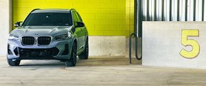 Превью обои bmw x7, bmw, авмтомобиль, серый, вид спереди