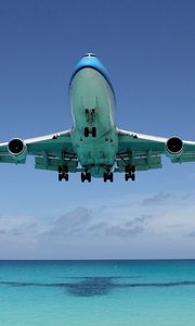 Превью обои boeing 747, тень, океан, полет