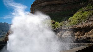 Превью обои брызги, вода, скалы