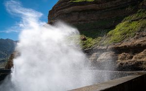 Превью обои брызги, вода, скалы