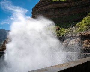 Превью обои брызги, вода, скалы