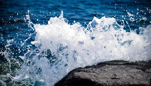 Превью обои брызги, волны, море, вода, камень
