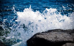Превью обои брызги, волны, море, вода, камень