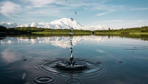 Превью обои брызги, всплеск, вода, горы