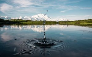 Превью обои брызги, всплеск, вода, горы