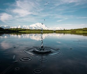 Превью обои брызги, всплеск, вода, горы