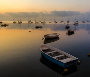 Превью обои бухта, лодки, закат, озеро, вода