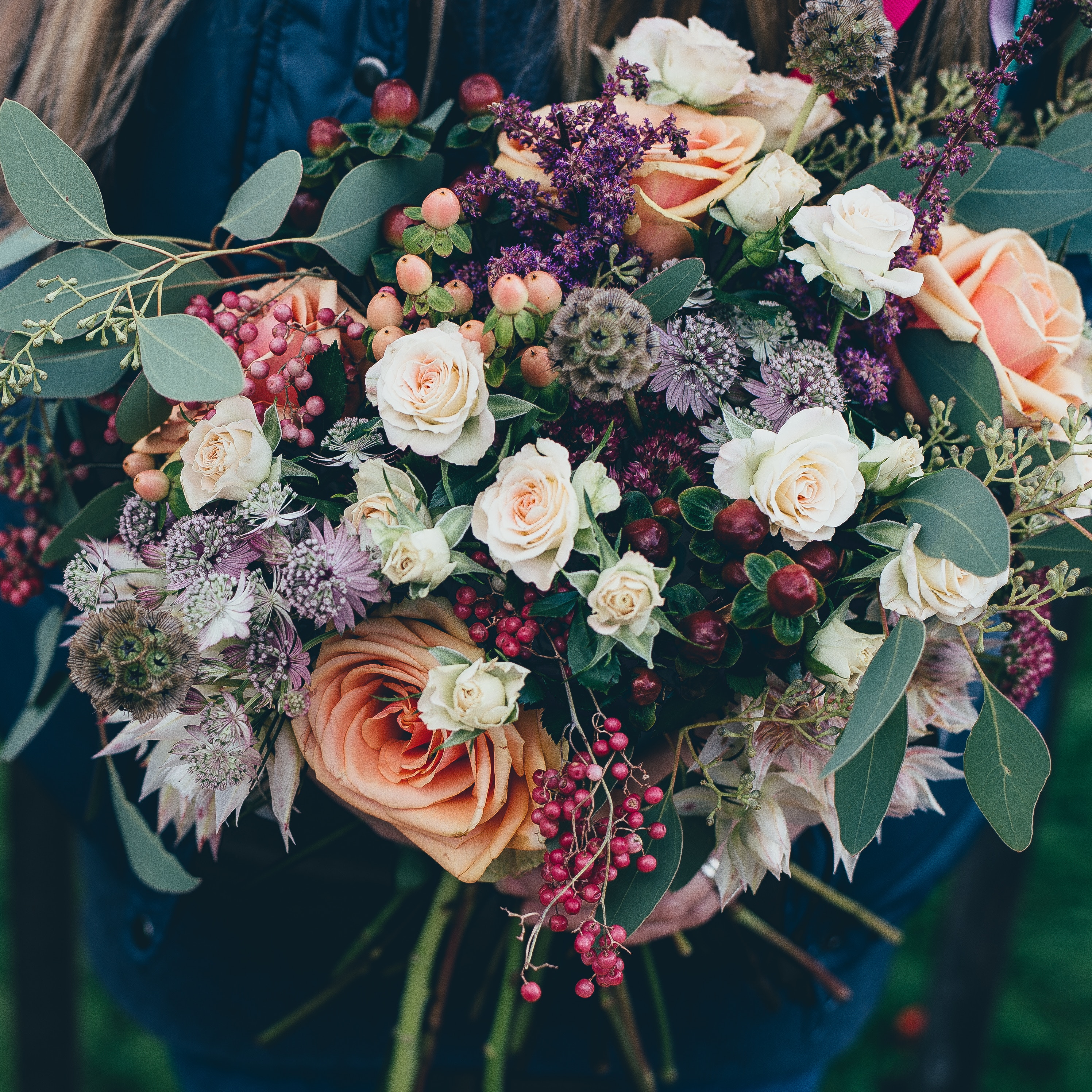 Flowers us. Букет вайлд Флауэр. Дизайнерские букеты. Потрясающие букеты. Дизайнерский букет цветов.