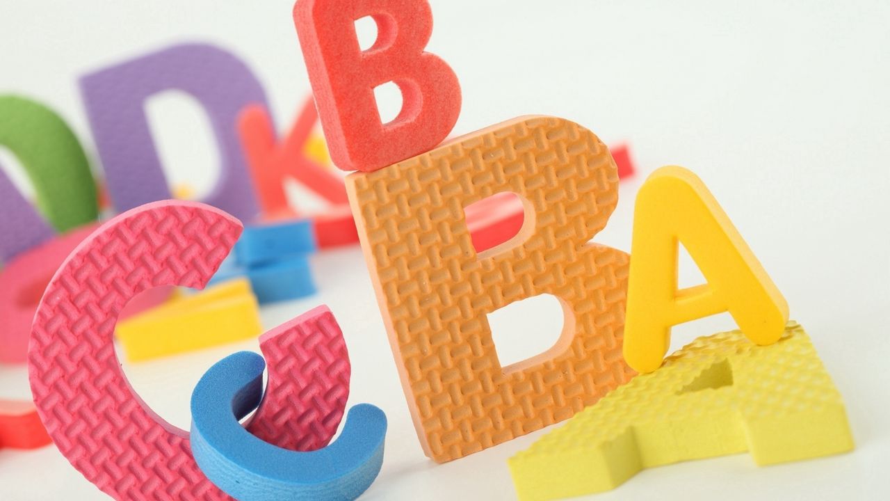 Обои буквы, разнообразие, игрушки, познание, детский, разноцветные