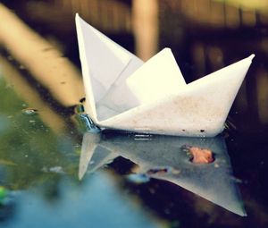 Превью обои бумажный кораблик, вода, осень, оригами