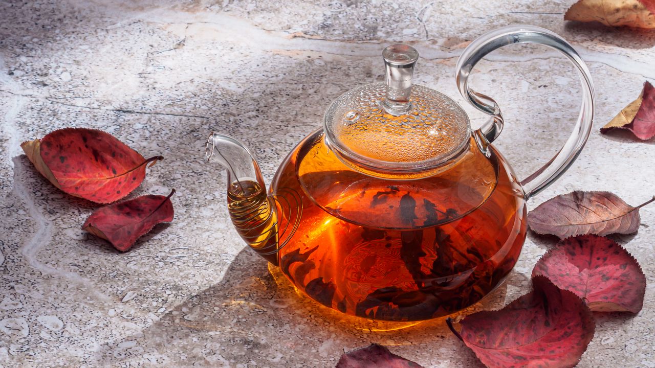 Обои чай, чайник, чайные листы, эстетика