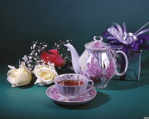Превью обои чай, чайник, розы, подарок, чашка