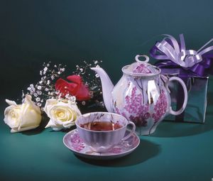 Превью обои чай, чайник, розы, подарок, чашка
