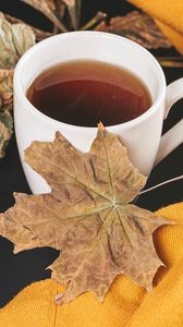 Превью обои чай, чашка, осень, клен, листья