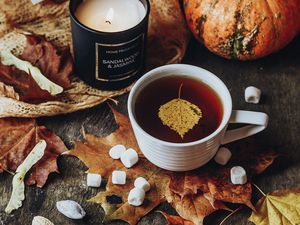 Превью обои чай, чашка, свеча, осень, листья, уют