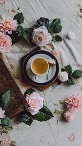 Превью обои чай, чашка, цветы, книга, натюрморт