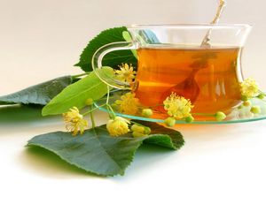 Превью обои чай, липа, цветы, листья, чашка