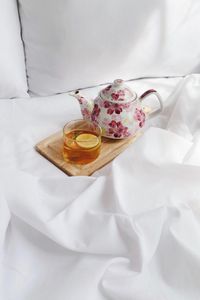 Превью обои чай, стакан, чайник, ткань, эстетика, белый