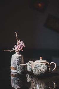 Превью обои чайник, чашки, ваза, цветы, декор