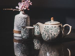 Превью обои чайник, чашки, ваза, цветы, декор