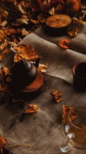 Превью обои чайник, осень, листья, ткань