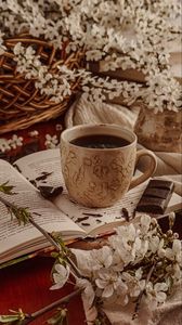 Превью обои чашка, чай, шоколад, книга, цветы