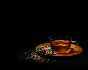 Превью обои чашка, чай, цветы, листья, напиток