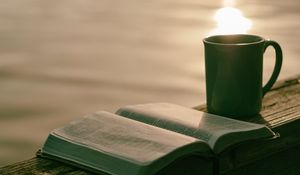 Превью обои чашка, книга, чтение