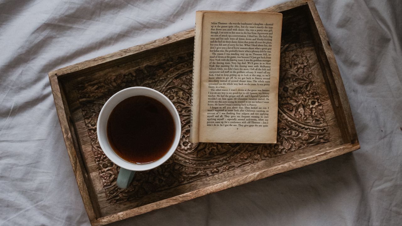 Обои чашка, книга, поднос, чай, уют