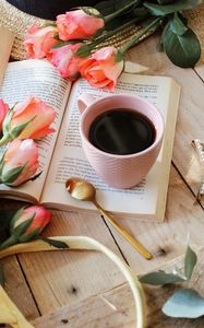 Превью обои чашка, книга, цветы, розы, чай