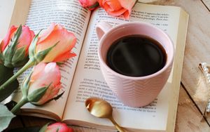Превью обои чашка, книга, цветы, розы, чай