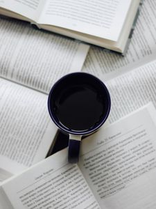 Превью обои чашка, кофе, книги, текст
