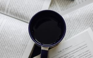 Превью обои чашка, кофе, книги, текст