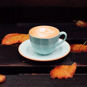 Превью обои чашка, кофе, листья, осень