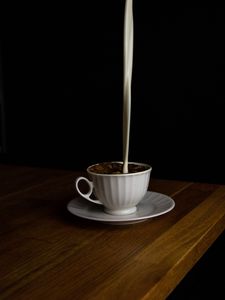 Превью обои чашка, кофе, молоко, струя, напиток