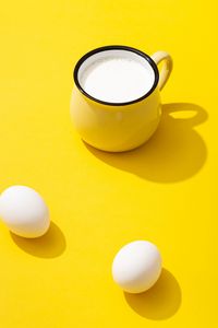Превью обои чашка, молоко, яйца, желтый