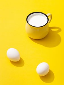 Превью обои чашка, молоко, яйца, желтый