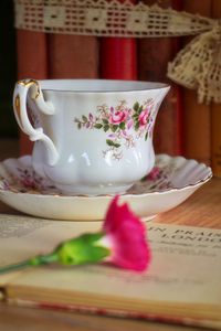 Превью обои чашка, тарелка, цветок, книга, эстетика