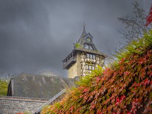 Превью обои часовня, клен, кленовые листья, осень