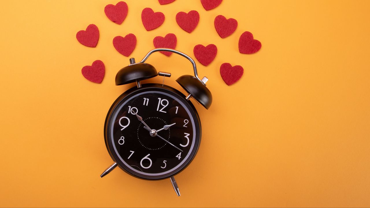 Обои часы, будильник, время, сердечки, оранжевый