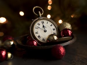 Превью обои часы, шары, украшения, винтаж, новый год, рождество