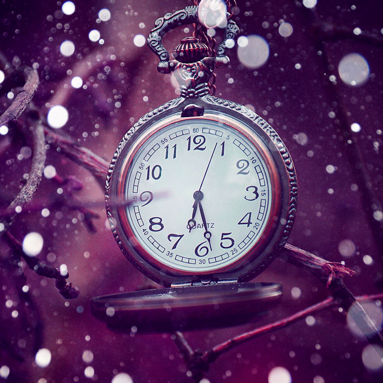 Скачать 1280x1280 часы, время, time, bokeh, сиреневый обои, картинки ipad,  ipad 2, ipad mini for parallax