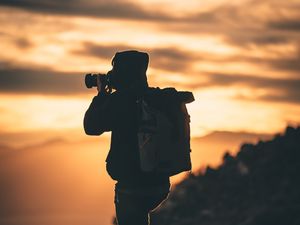 Превью обои человек, фотограф, фотоаппарат, силуэт, закат