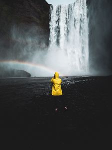 Превью обои человек, фотограф, радуга, водопад, вода