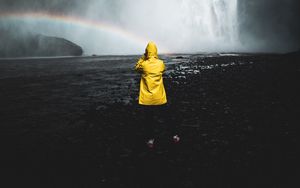 Превью обои человек, фотограф, радуга, водопад, вода
