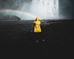 Превью обои человек, фотограф, радуга, водопад, вода