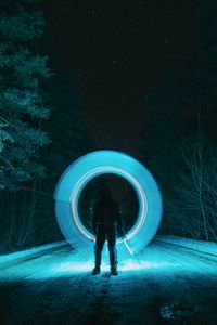 Превью обои человек, фризлайт, свет, круг, портал, длинная выдержка