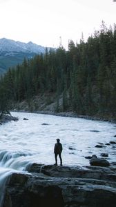 Превью обои человек, горы, водопад, одиночество