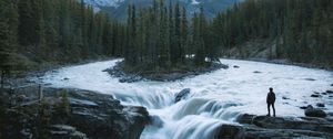 Превью обои человек, горы, водопад, одиночество