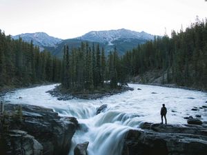 Превью обои человек, горы, водопад, одиночество